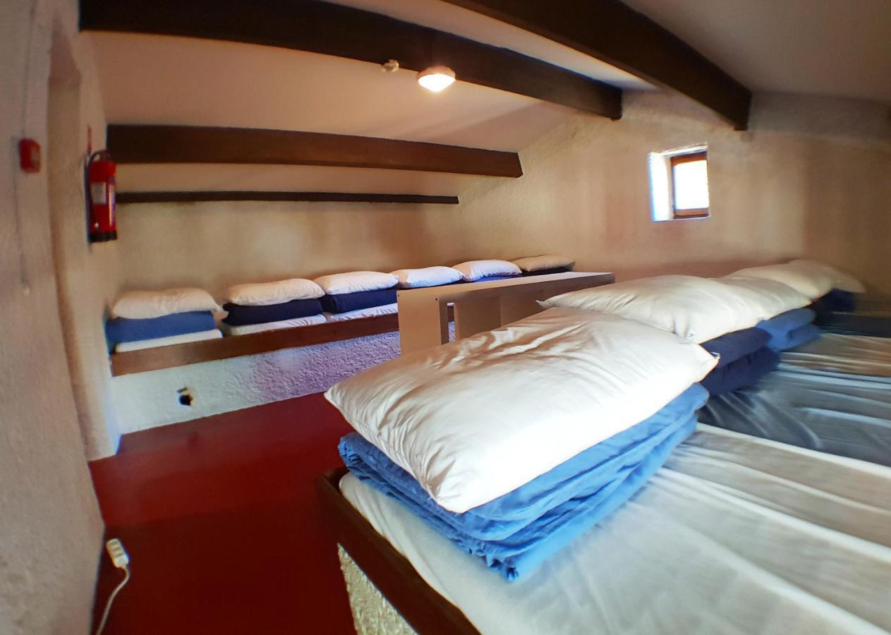 Gite Du Caf De Montpellier Сен-Гийом-ле-Дезер Екстериор снимка